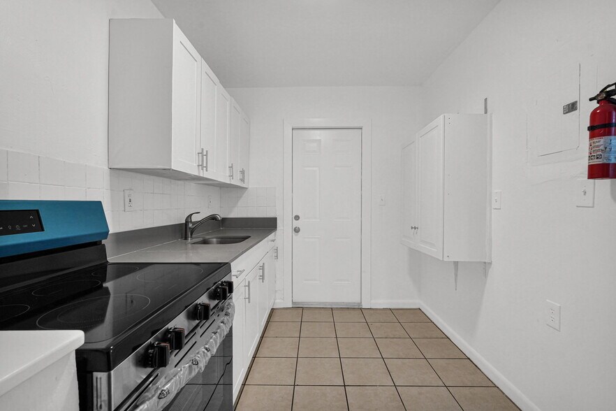 Building Photo - 558 NW 90th St
