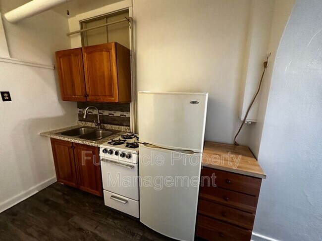 Primary Photo - 2419 F St