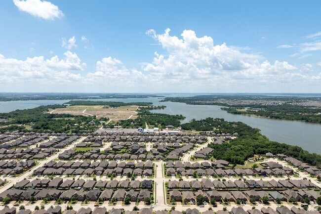 Building Photo - 721 Lake Pleasant Rd