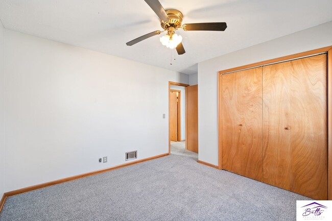 Building Photo - RENTAL PENDING