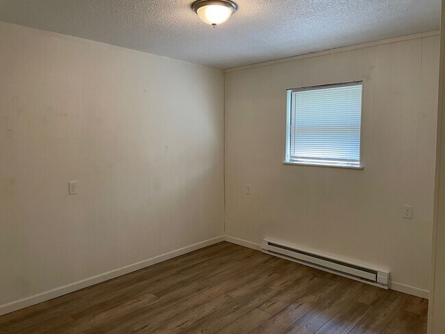 Building Photo - 1069