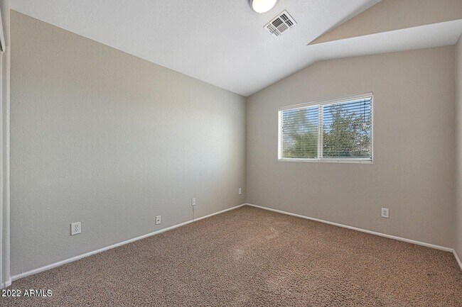 Building Photo - 15841 W Moreland St