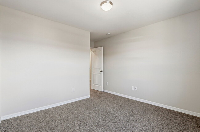 Building Photo - 629 La Entrada Cir