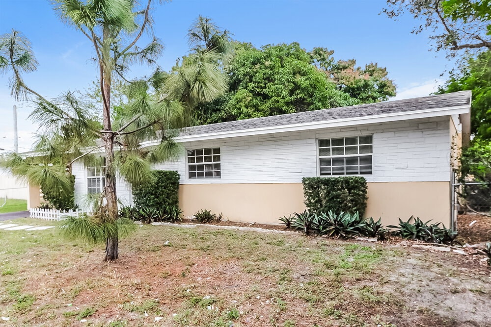 Building Photo - 4420 N Shore Dr