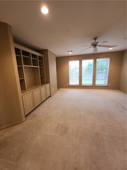 Building Photo - 3920 Park Hurst Dr