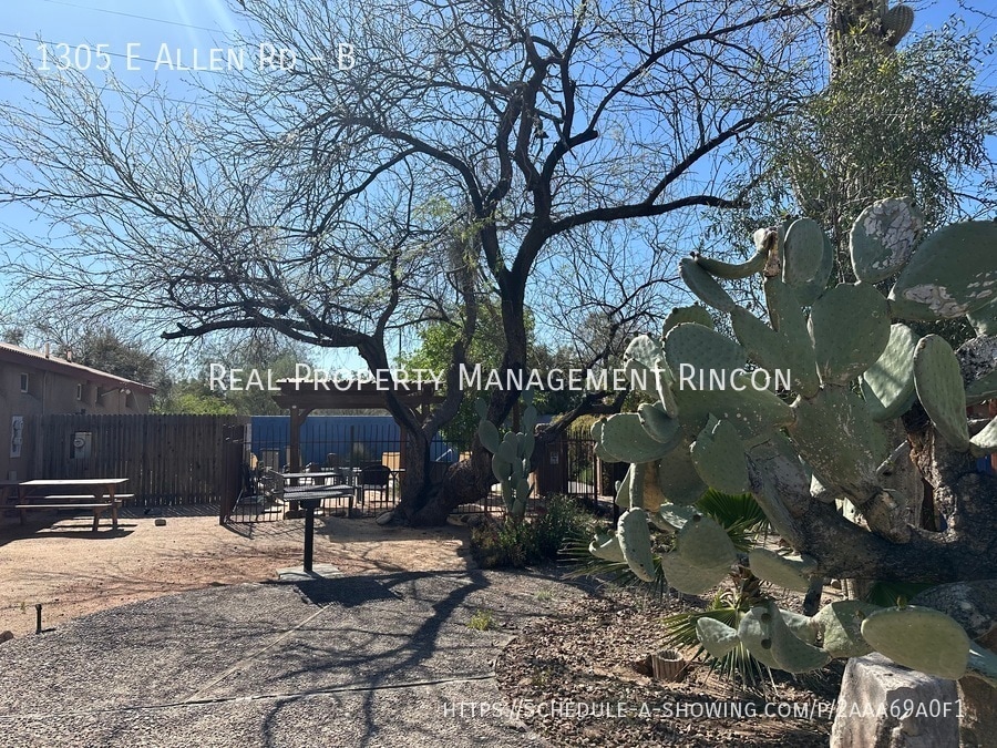 Building Photo - 1305 E Allen Rd