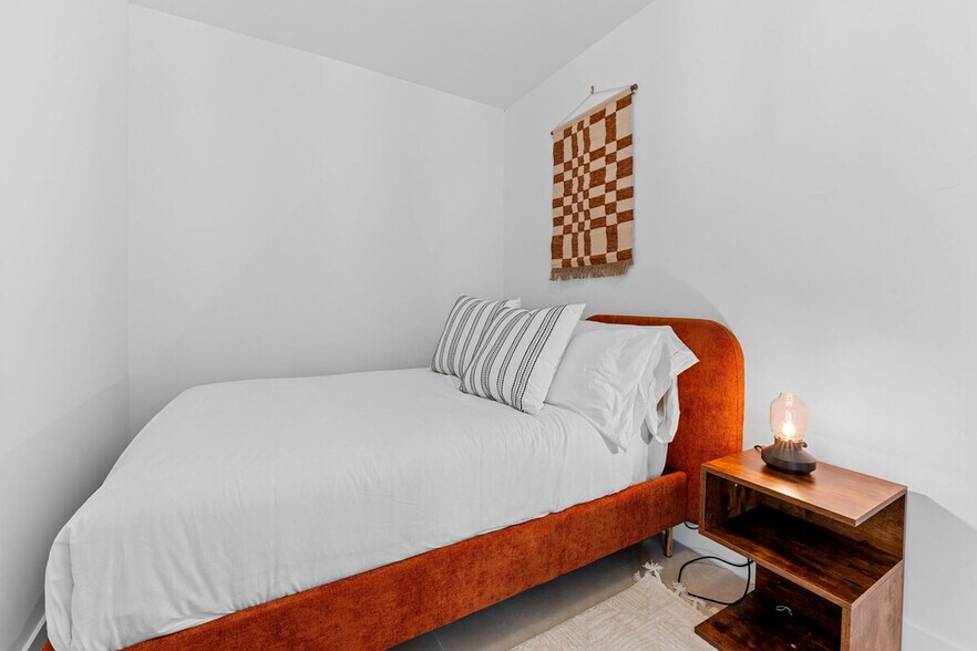 Building Photo - 1210 SW 3rd St