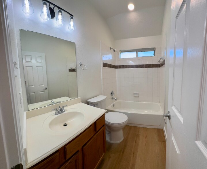 Building Photo - 9836 Wild Ginger Dr