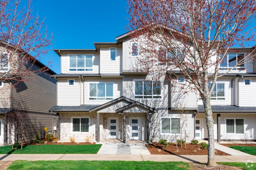 Building Photo - Chambers Reserve Townhomes