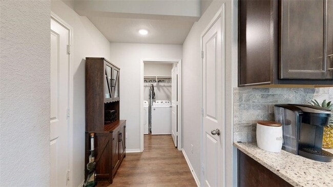 Building Photo - 803 Meadow Brook Dr