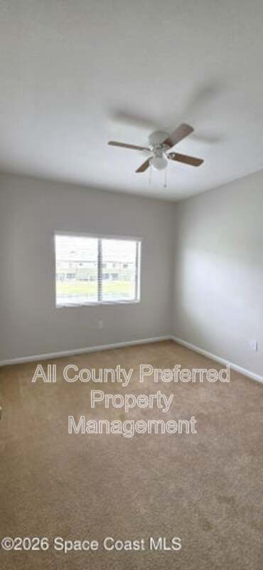 Building Photo - 1390 Lara Cir