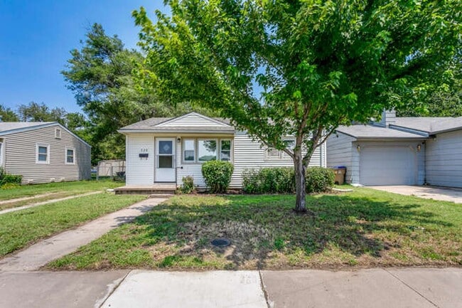Building Photo - Charming 2-Bedroom, 1-Bath Home!