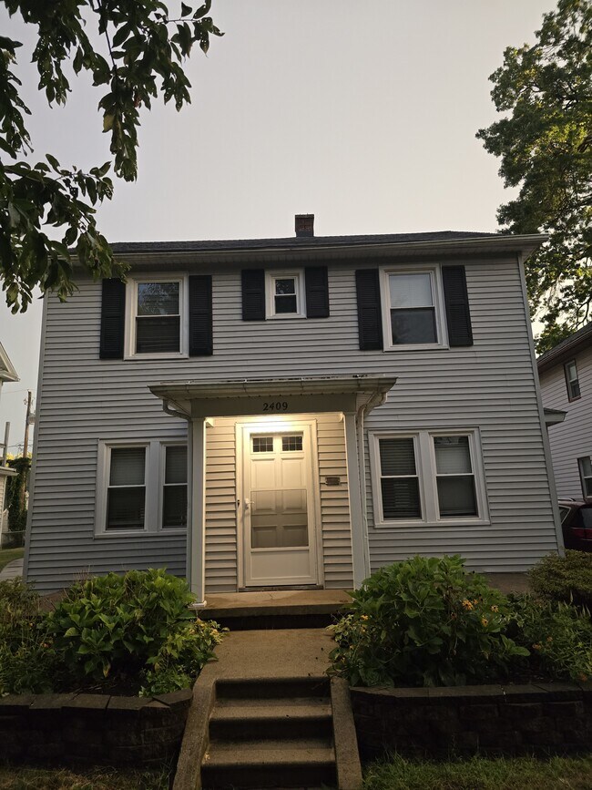 Building Photo - 2409 Georgetown Ave