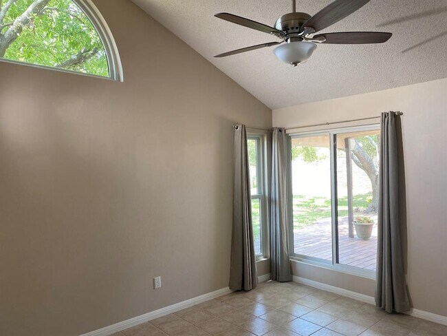 Building Photo - 2207 Warfield Way