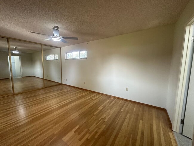Building Photo - 4 Bedroom 2 Bathroom Home with Landscaped ...