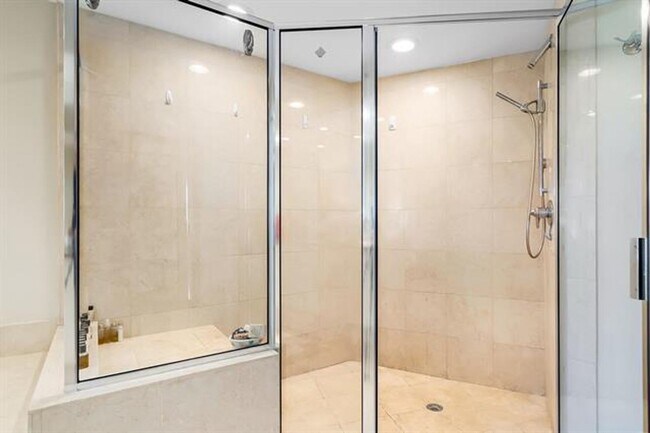 Building Photo - 18911 Collins Ave