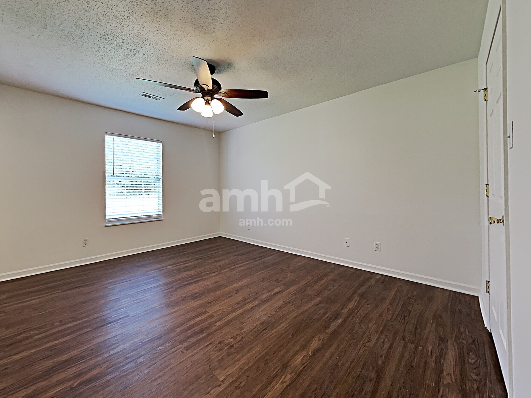 Building Photo - 2114 Post Oak Ln