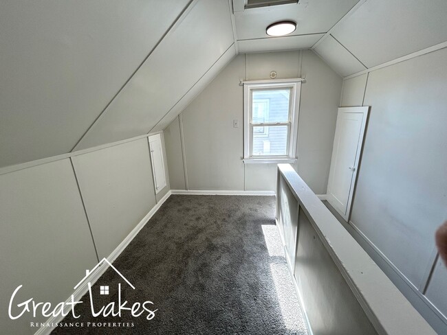 Building Photo - Charming 3 Bedroom 1 Bathroom now availabl...