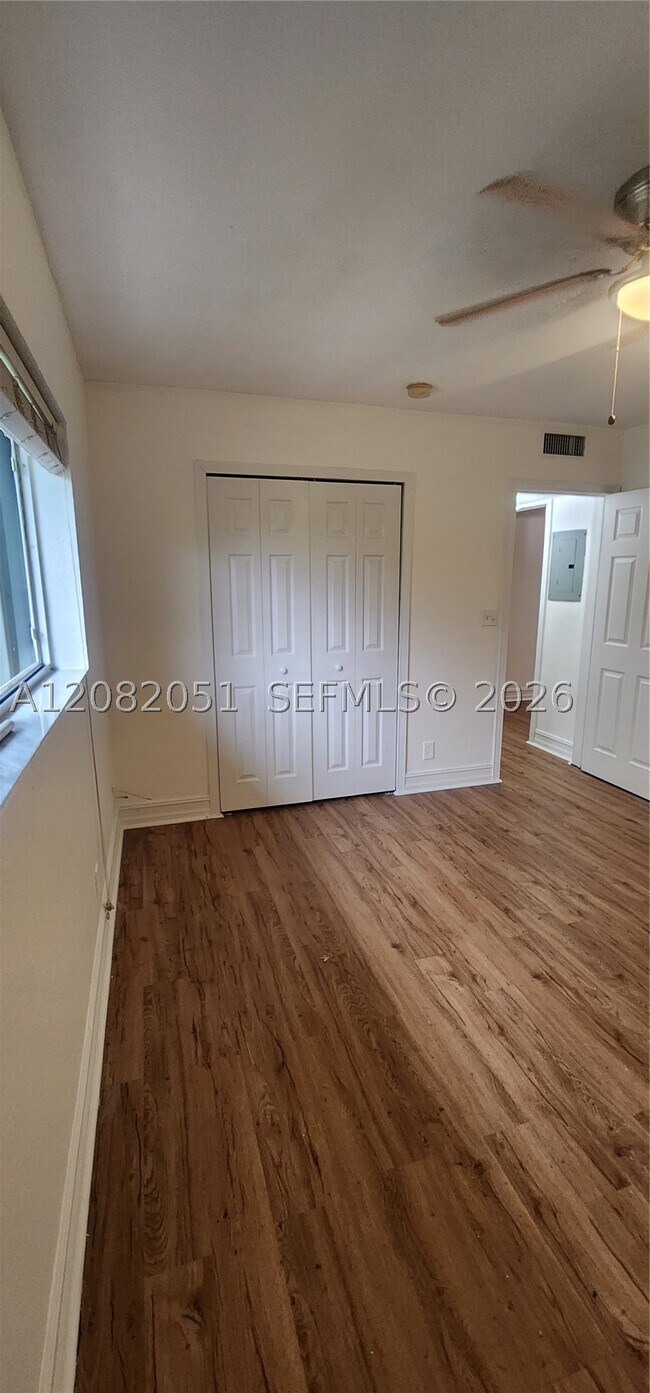 Building Photo - 1423 Holly Heights Dr