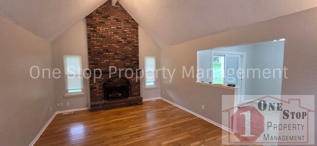 Building Photo - Charming 3 Bedroom, 2 Bathroom, 2 Car Garage Home in Parkville