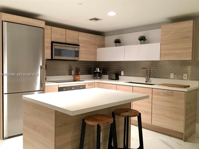 Building Photo - 16385 Biscayne Blvd