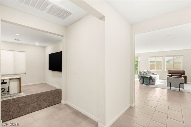 Building Photo - 3017 Bounding Home Rd