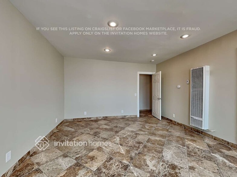 Building Photo - 1031 W 12th St