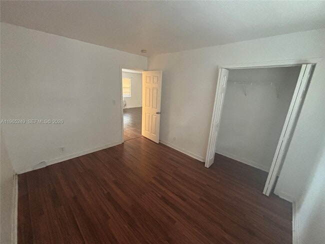 Building Photo - 300 SW 4th Ct