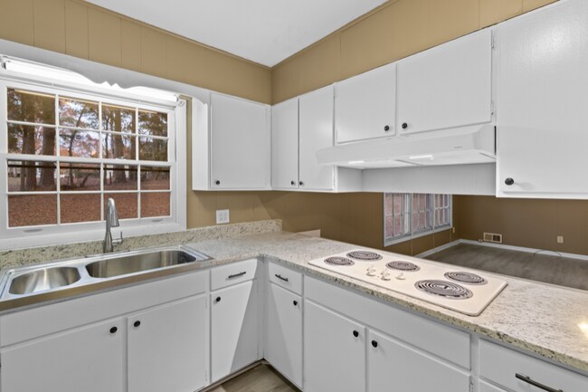 Building Photo - 311 Hillcrest Ct