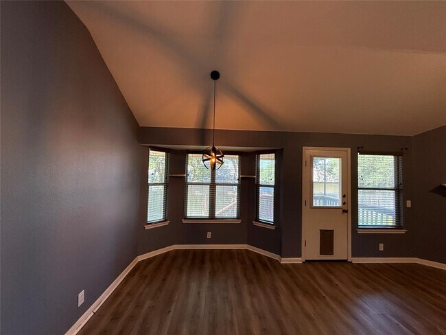 Building Photo - 1505 Muledeer Run