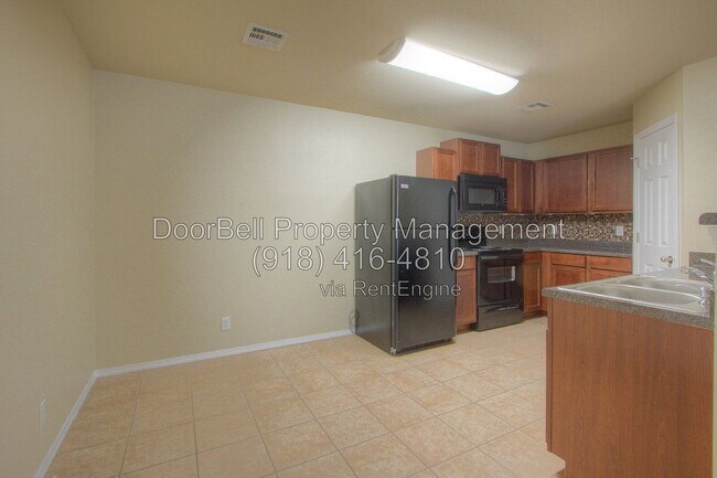 Building Photo - 5807 N 34th St