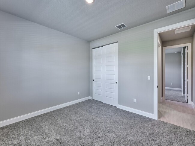 Building Photo - 8960 Dahlia Cir