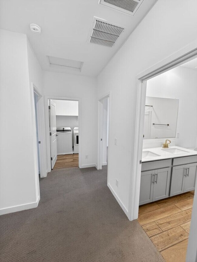 Building Photo - Stunning New 3Beds/2.5Bath Townhome in Phoenix, AZ!