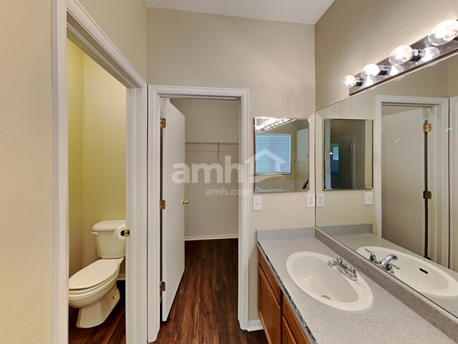 Building Photo - 9835 Kenton Cir