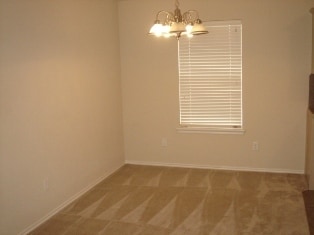 Building Photo - Charming Home - Moore Schools
