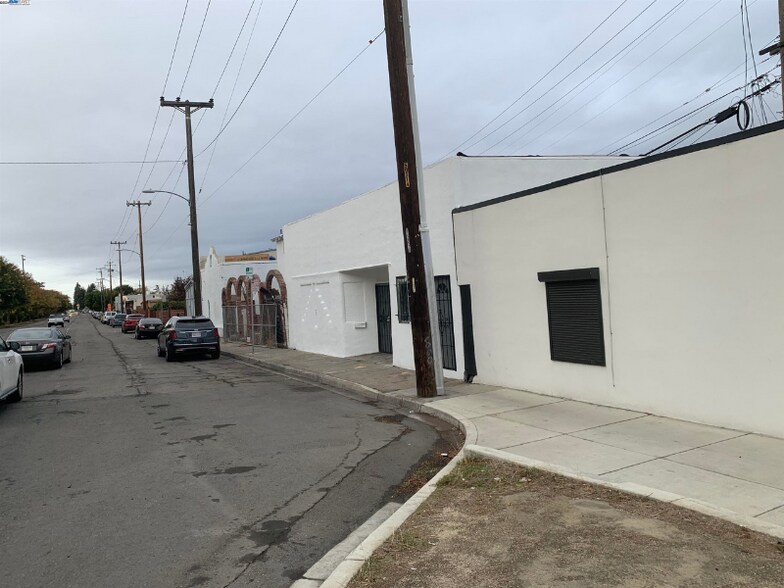Building Photo - 11070 San Leandro St