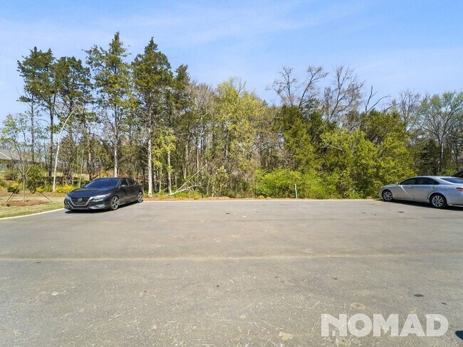 Building Photo - Spring deal : 500$ rewards for a 15 month rental lease - Elegant  3br/2.5 bath Townhome available...