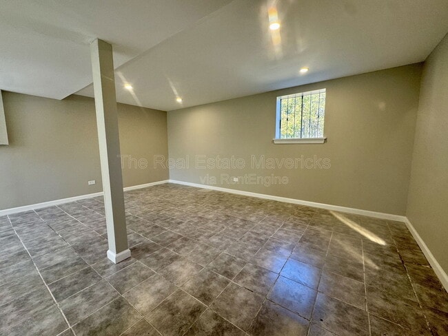 Building Photo - 6311 Rosemary Dr