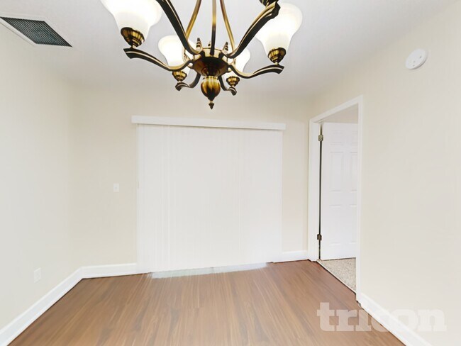 Building Photo - 260 12 League Cir