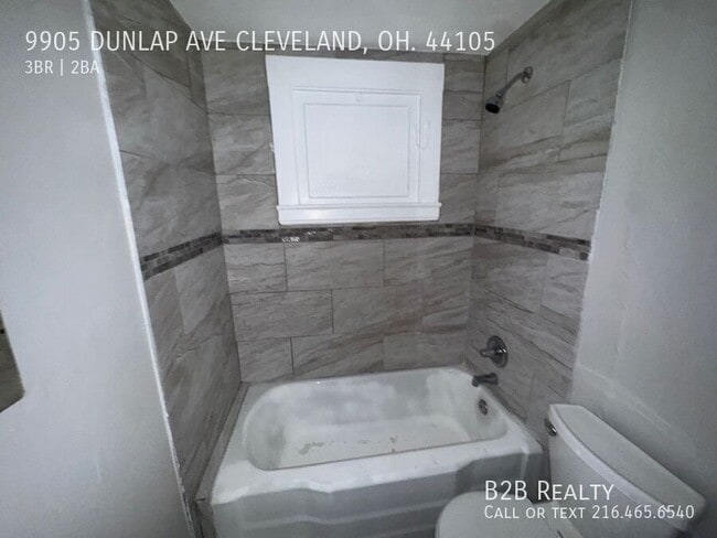 Building Photo - 9905 Dunlap Ave