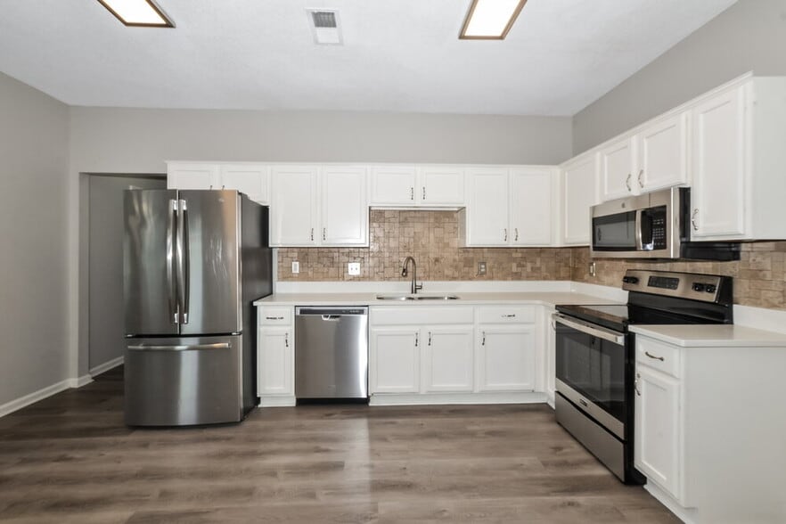 Building Photo - 7415 Creekside Dr