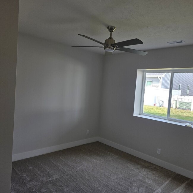 Building Photo - Garden View Zero Entry!! PHOTOS COMING SOON!