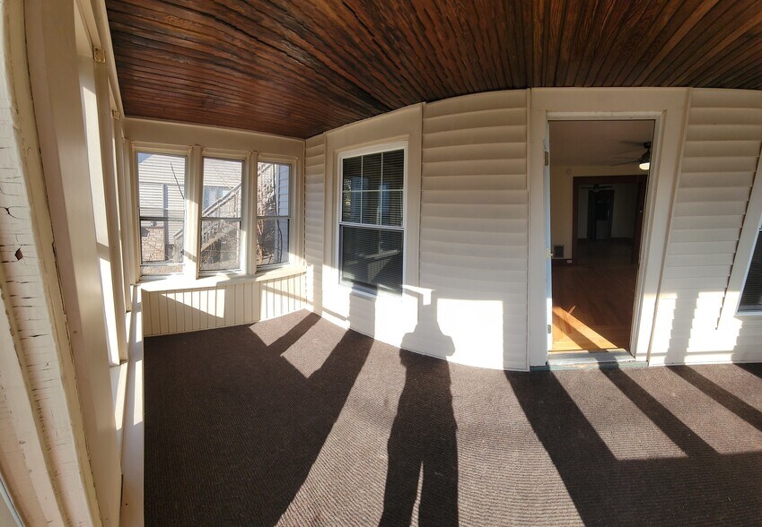 Building Photo - 402 Hartwell Ave