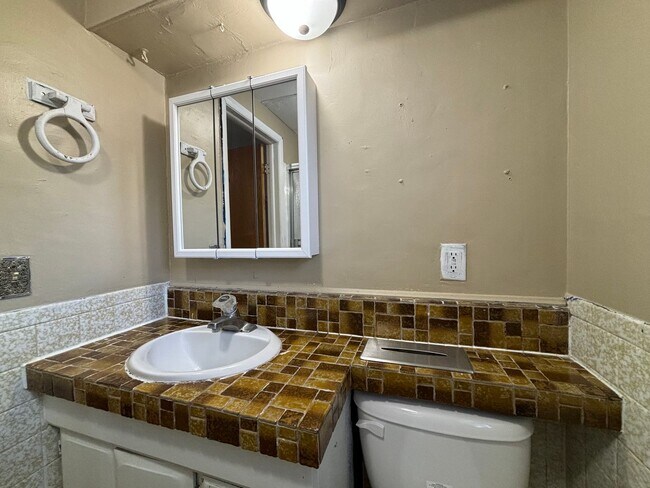 Building Photo - 4 bedroom, 2 bathroom home in the peaceful community of Mahtomedi access to White Bear Lake