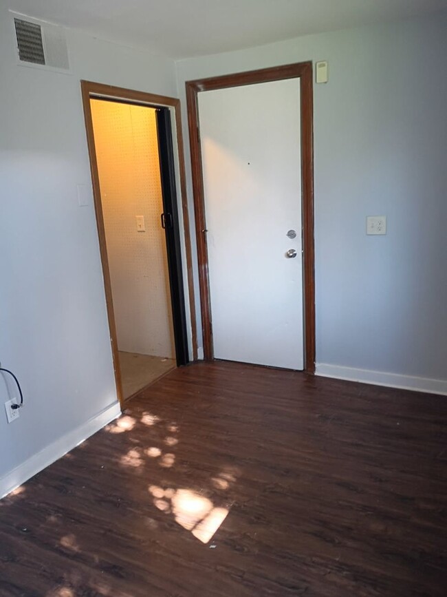 Building Photo - 65-67 Curwood Ct