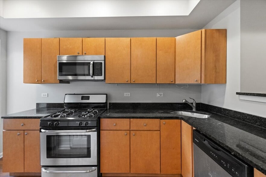 Building Photo - 7717 N Marshfield Ave