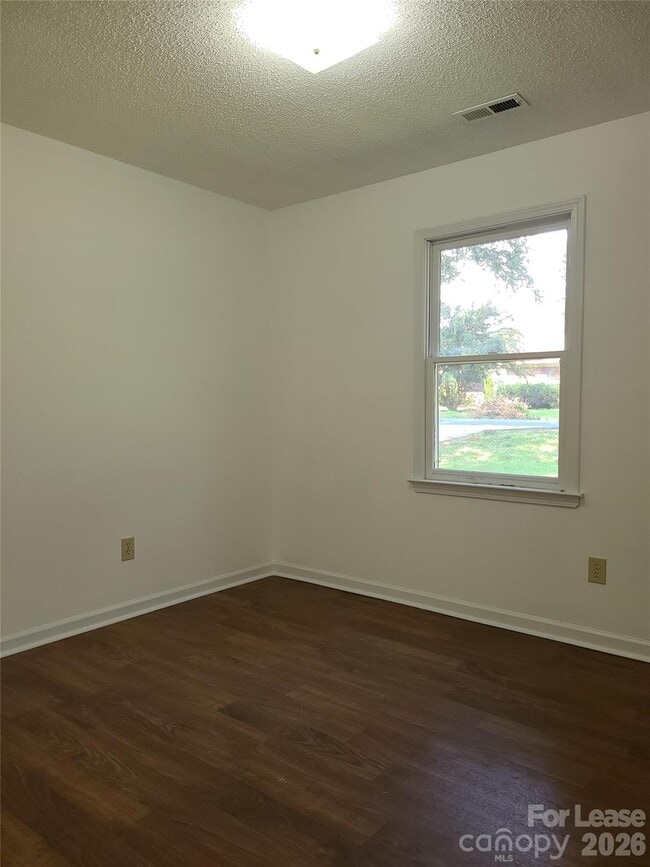 Building Photo - 210 N Cloudman St