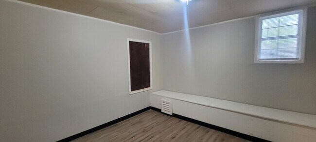 Building Photo - 3 Bedroom 2 Bathroom SW Huntsville