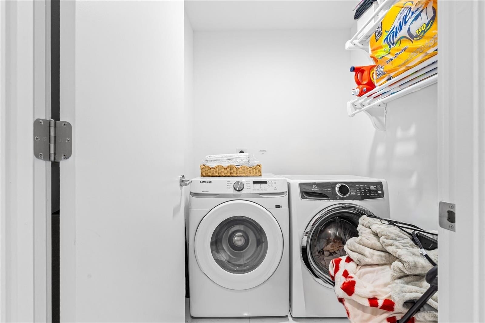 Building Photo - 851 NE 1st Ave