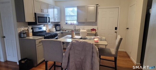 Building Photo - 155 Tracy Ave